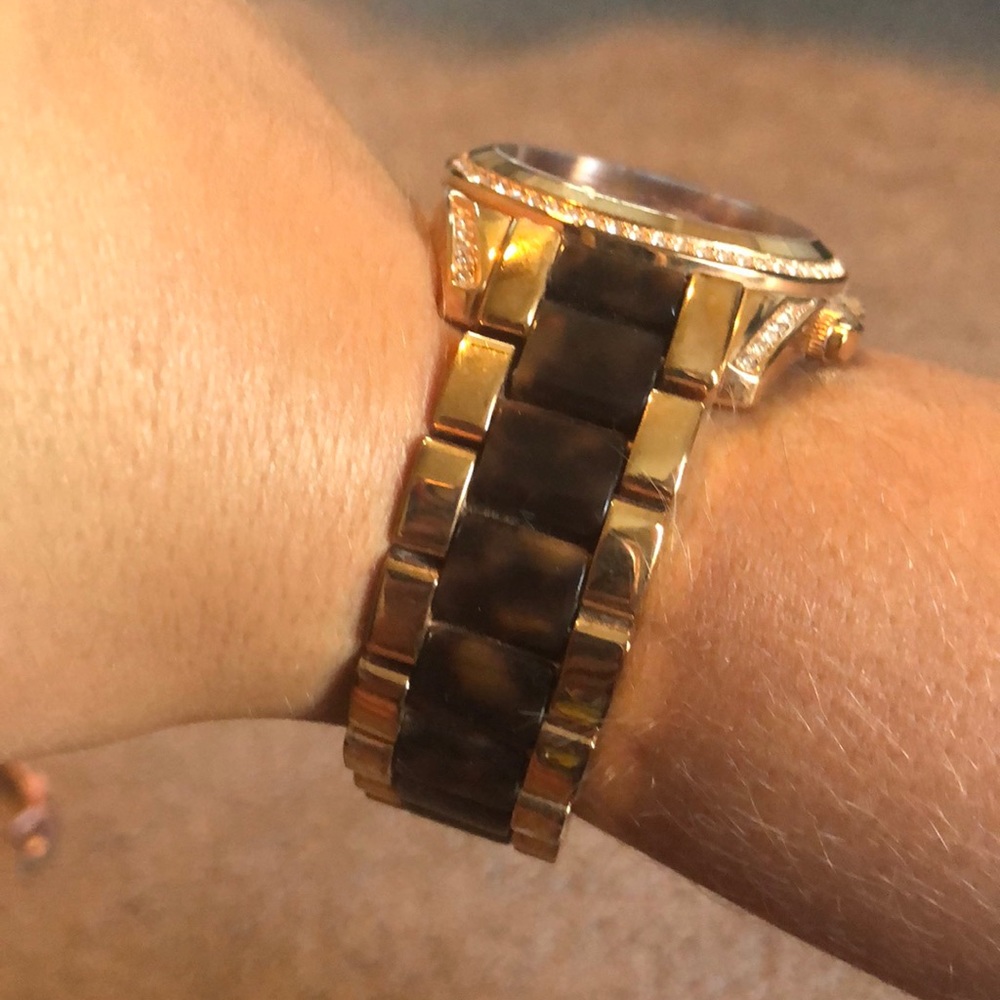 Watch - Picture 2 of 3